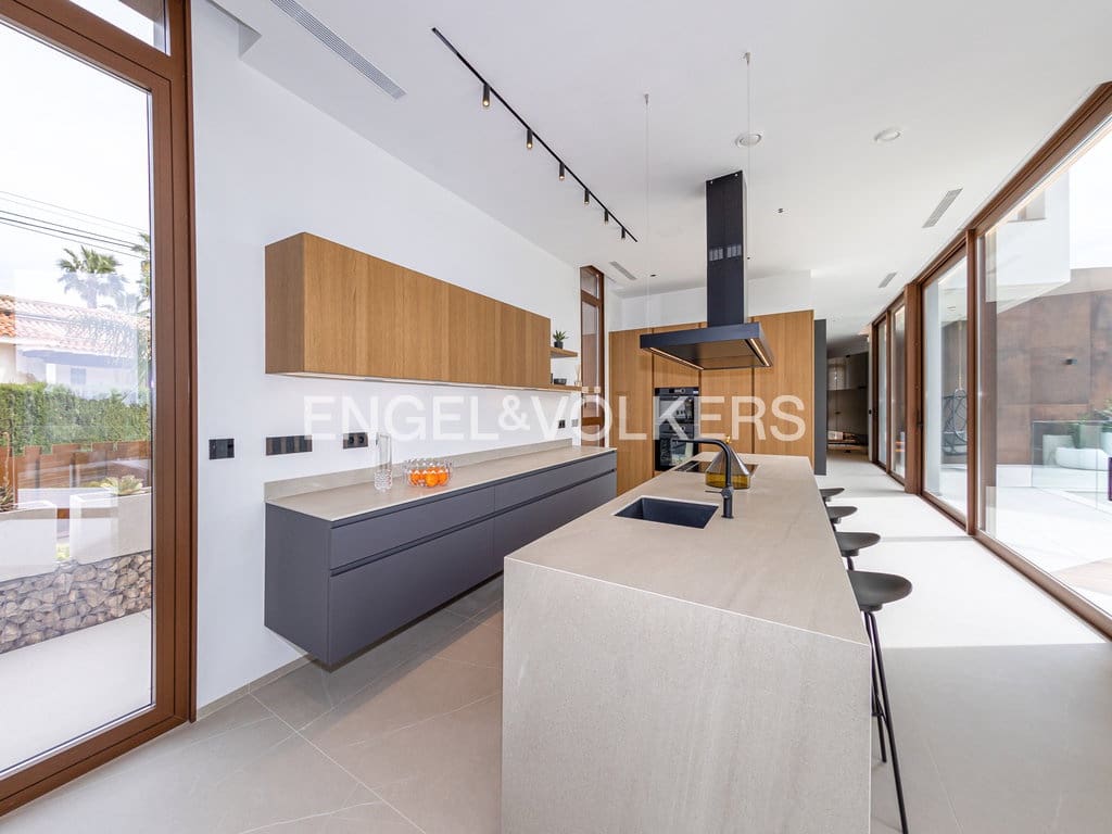4 sypialnia Willa na sprzedaż w Benidorm z basenem garażem - 2 825 000 € (Ref: 9956546)