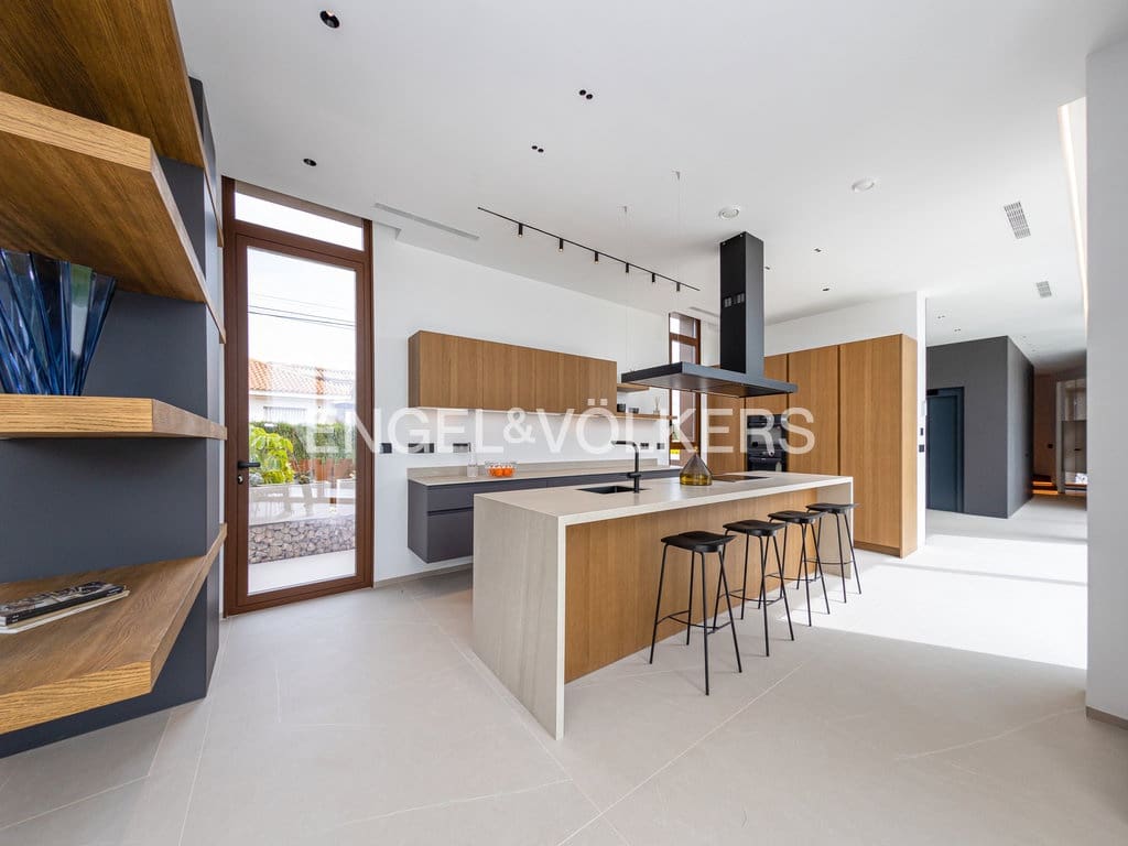 4 sypialnia Willa na sprzedaż w Benidorm z basenem garażem - 2 825 000 € (Ref: 9956546)
