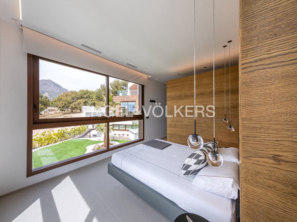 4 sypialnia Willa na sprzedaż w Benidorm z basenem garażem - 2 825 000 € (Ref: 9956546)