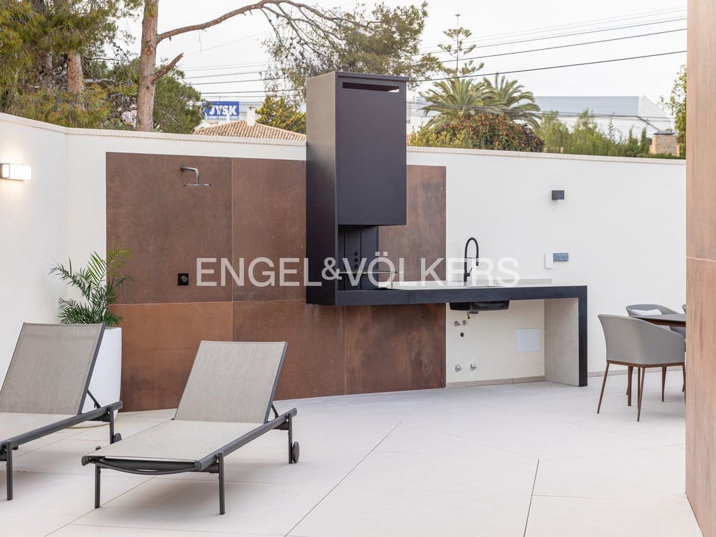 4 sypialnia Willa na sprzedaż w Benidorm z basenem garażem - 2 825 000 € (Ref: 9956546)