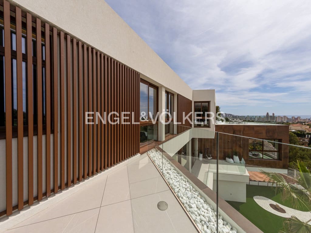 4 sypialnia Willa na sprzedaż w Benidorm z basenem garażem - 2 825 000 € (Ref: 9956546)