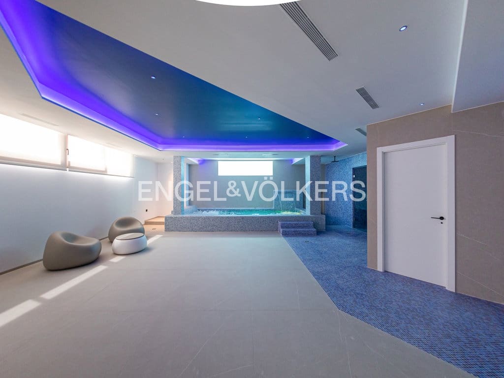 4 sypialnia Willa na sprzedaż w Benidorm z basenem garażem - 2 825 000 € (Ref: 9956546)