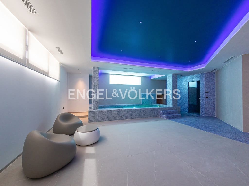 4 sypialnia Willa na sprzedaż w Benidorm z basenem garażem - 2 825 000 € (Ref: 9956546)