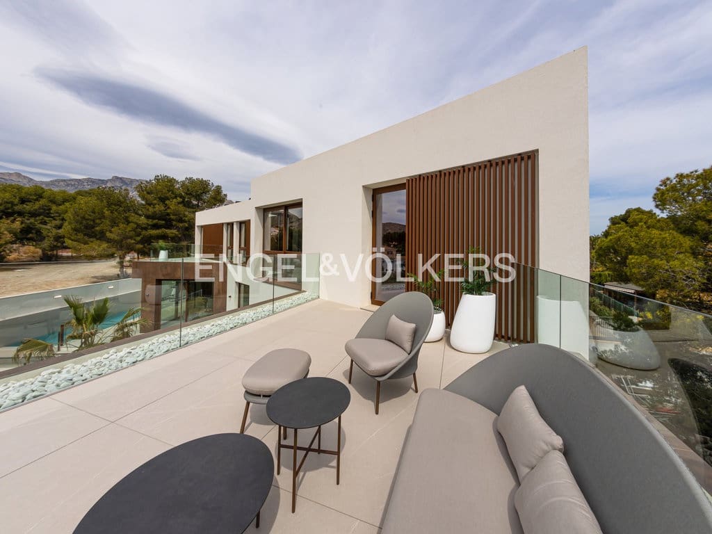 4 sypialnia Willa na sprzedaż w Benidorm z basenem garażem - 2 825 000 € (Ref: 9956546)