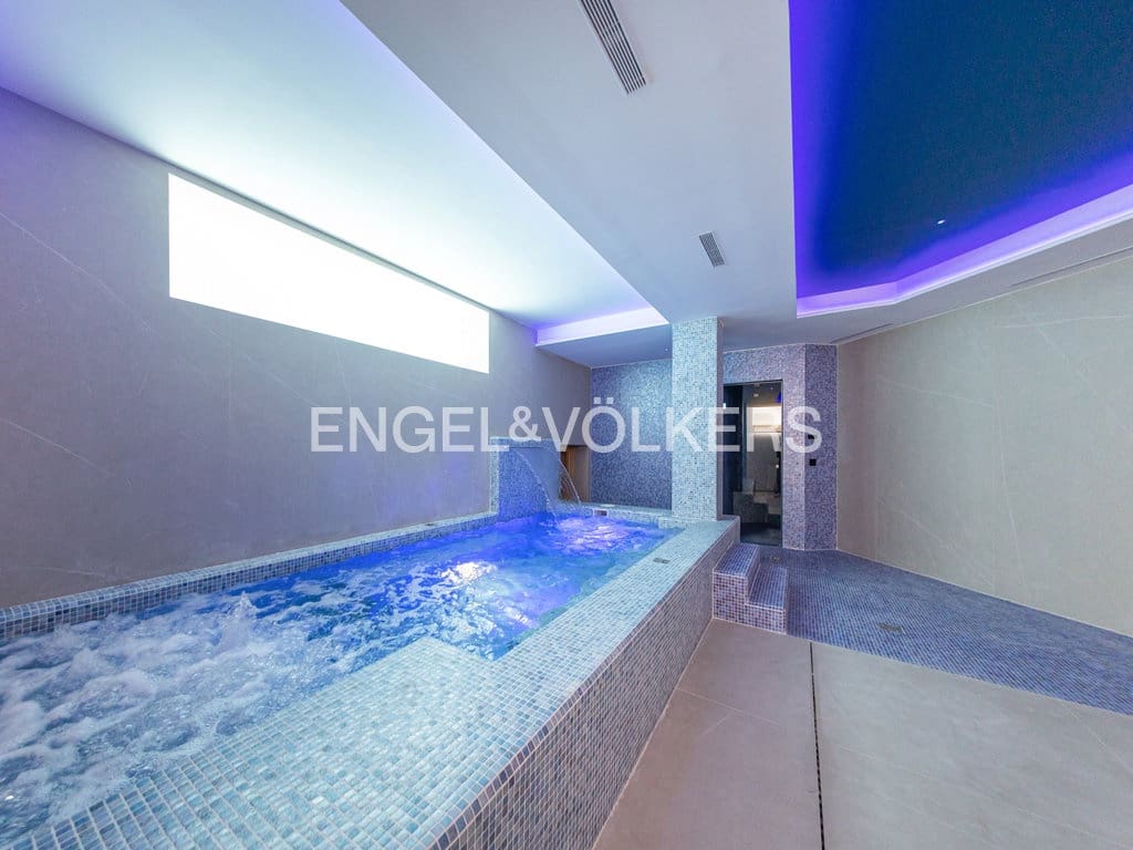 4 sypialnia Willa na sprzedaż w Benidorm z basenem garażem - 2 825 000 € (Ref: 9956546)