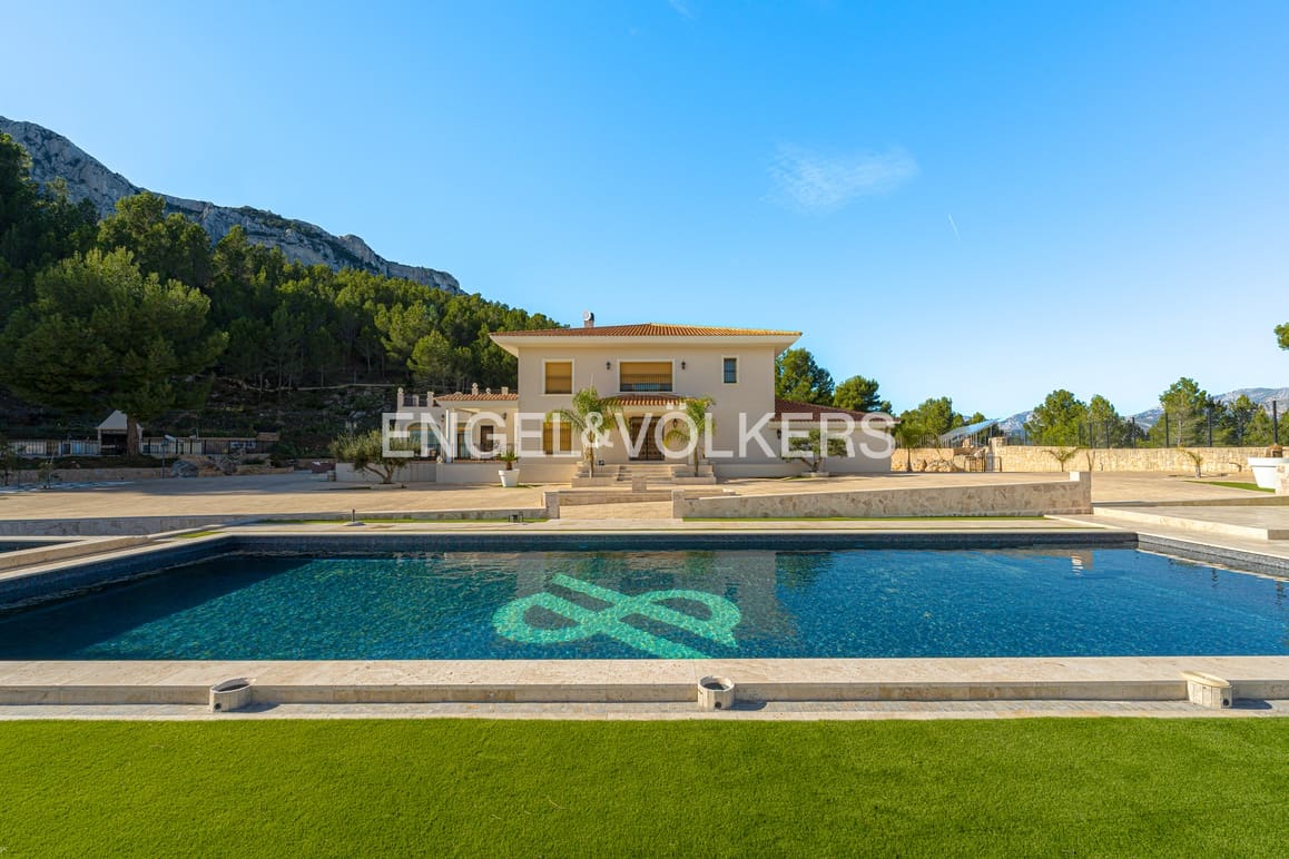 5 Zimmer Villa zu verkaufen in Guadalest mit Pool Garage - 2.400.000 € (Ref: 9958559)