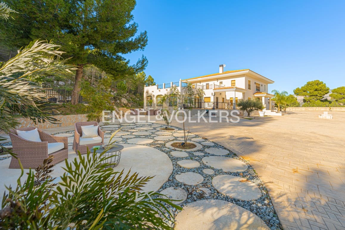 5 Zimmer Villa zu verkaufen in Guadalest mit Pool Garage - 2.400.000 € (Ref: 9958559)