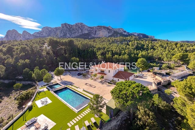 5 Zimmer Villa zu verkaufen in Guadalest mit Pool Garage - 2.400.000 € (Ref: 9958559)