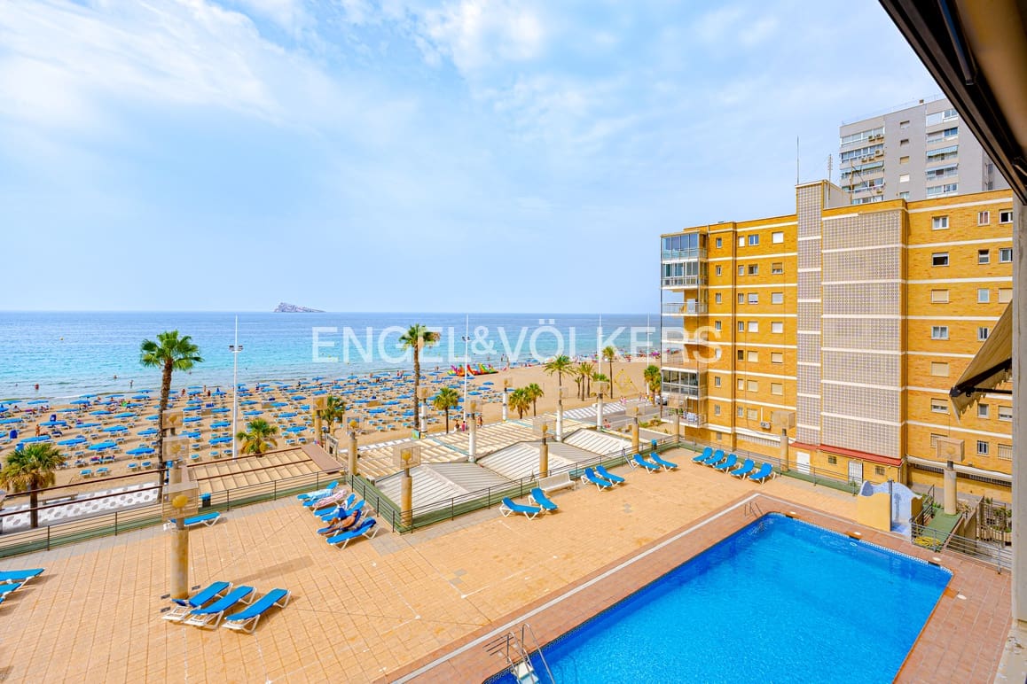 2 makuuhuone Huoneisto myytävänä paikassa Benidorm mukana uima-altaan 
autotalli - 760 000 € (Ref: 9981389)