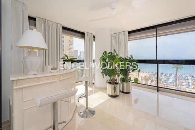 Apartamento de 2 habitaciones en Benidorm en venta con piscina garaje - 760.000 € (Ref: 9981389)