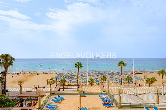 Apartamento de 2 habitaciones en Benidorm en venta con piscina garaje - 760.000 € (Ref: 9981389)