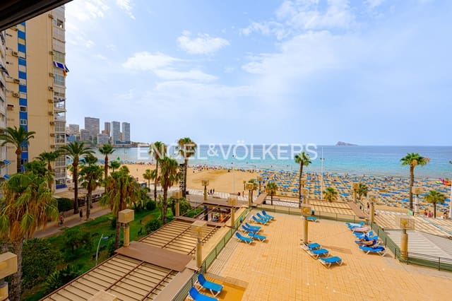 Apartamento de 2 habitaciones en Benidorm en venta con piscina garaje - 760.000 € (Ref: 9981389)