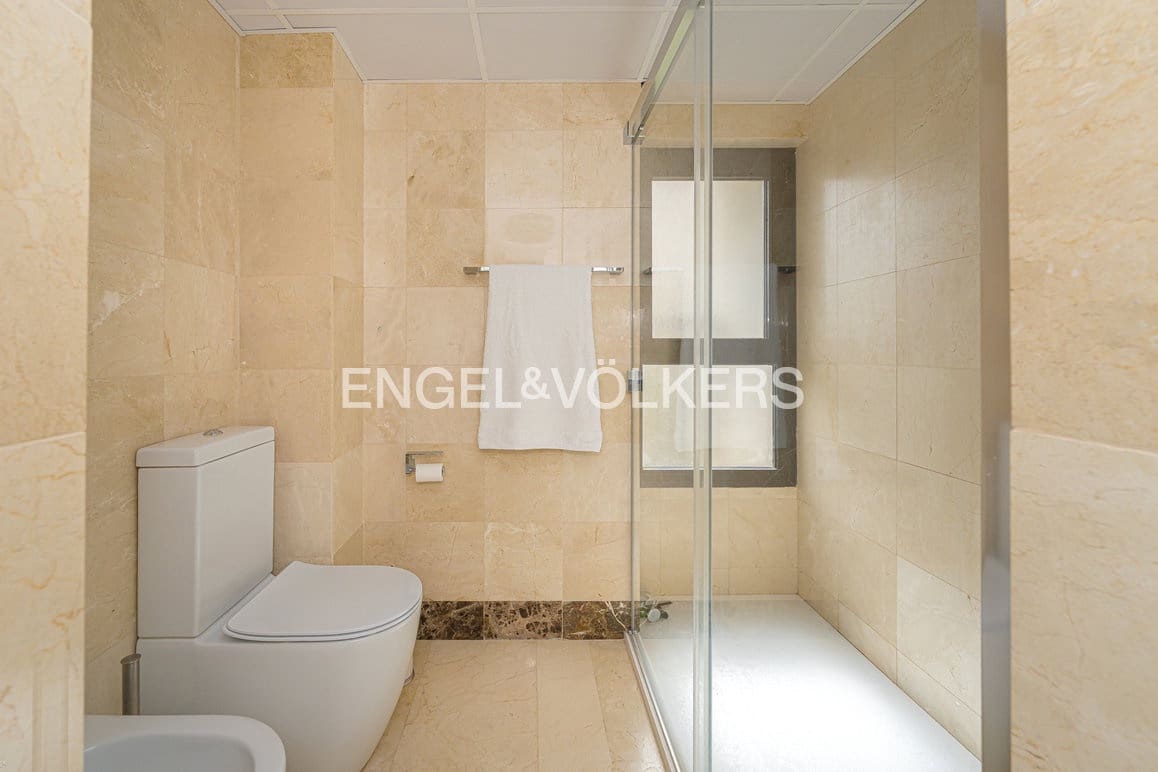 2 bedroom Apartment for sale in Benidorm with pool garage - € 760,000 (Ref: 9981389)
