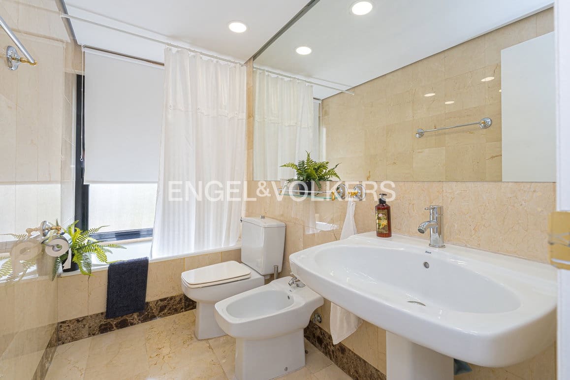 2 bedroom Apartment for sale in Benidorm with pool garage - € 760,000 (Ref: 9981389)