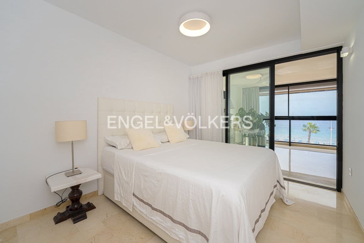 2 bedroom Apartment for sale in Benidorm with pool garage - € 760,000 (Ref: 9981389)