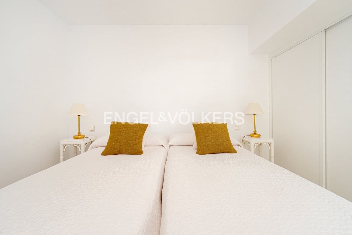 2 bedroom Apartment for sale in Benidorm with pool garage - € 760,000 (Ref: 9981389)