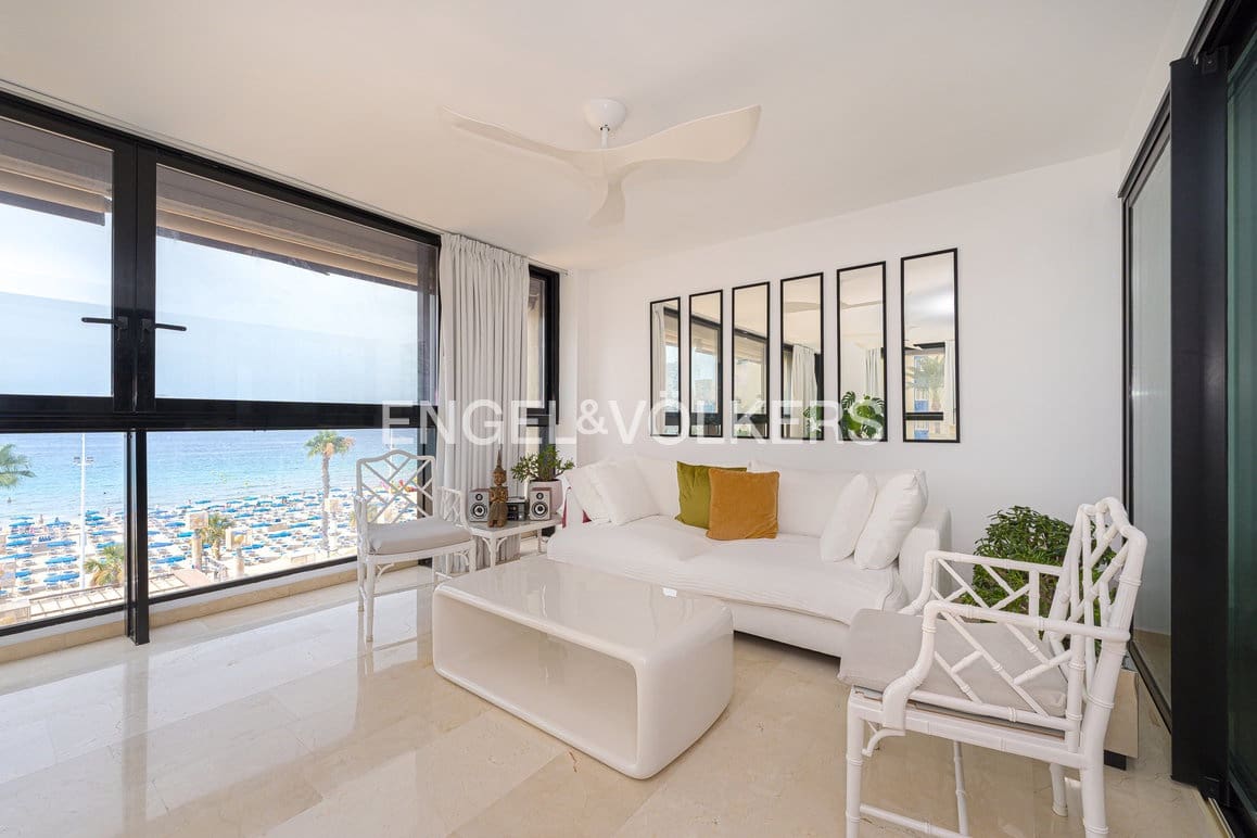 2 bedroom Apartment for sale in Benidorm with pool garage - € 760,000 (Ref: 9981389)