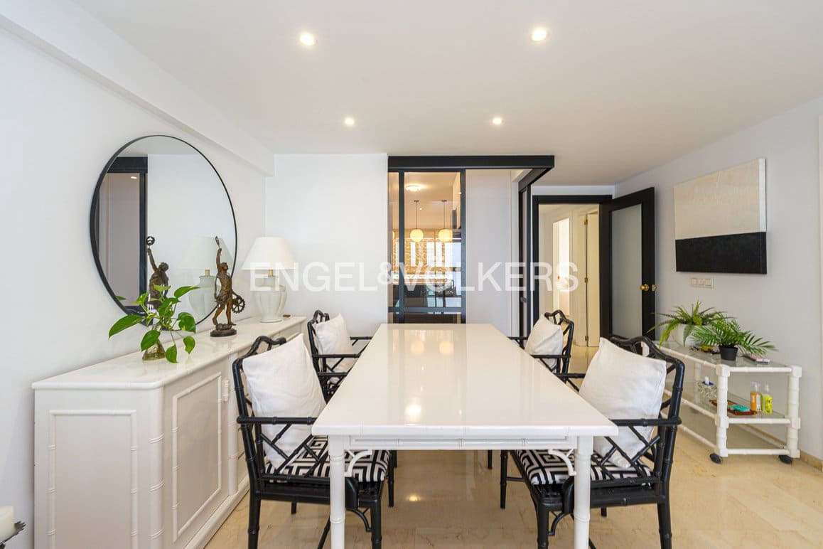 2 bedroom Apartment for sale in Benidorm with pool garage - € 760,000 (Ref: 9981389)