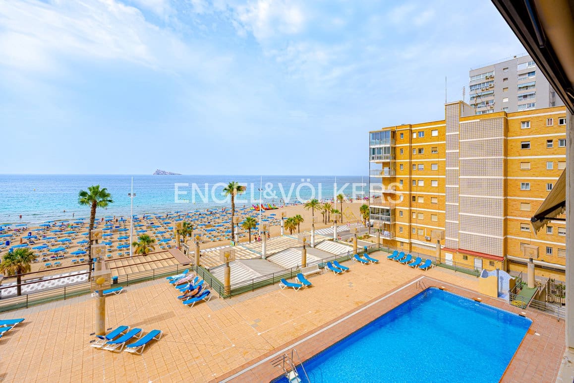 2 bedroom Apartment for sale in Benidorm with pool garage - € 760,000 (Ref: 9981389)