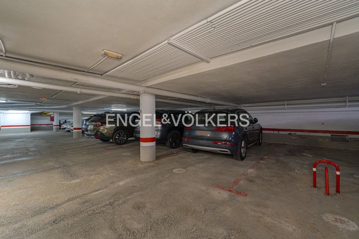 2 bedroom Apartment for sale in Benidorm with pool garage - € 760,000 (Ref: 9981389)