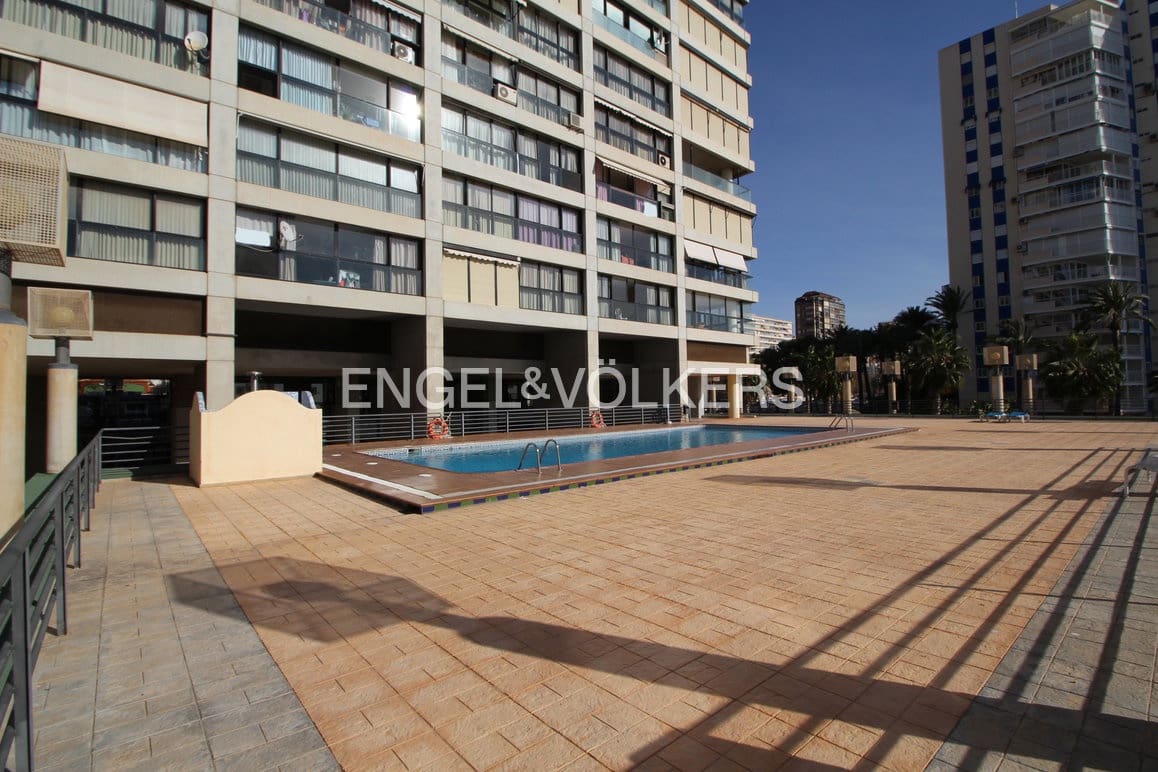 2 bedroom Apartment for sale in Benidorm with pool garage - € 760,000 (Ref: 9981389)