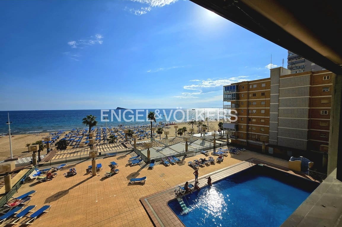 2 bedroom Apartment for sale in Benidorm with pool garage - € 749,000 (Ref: 9981389)