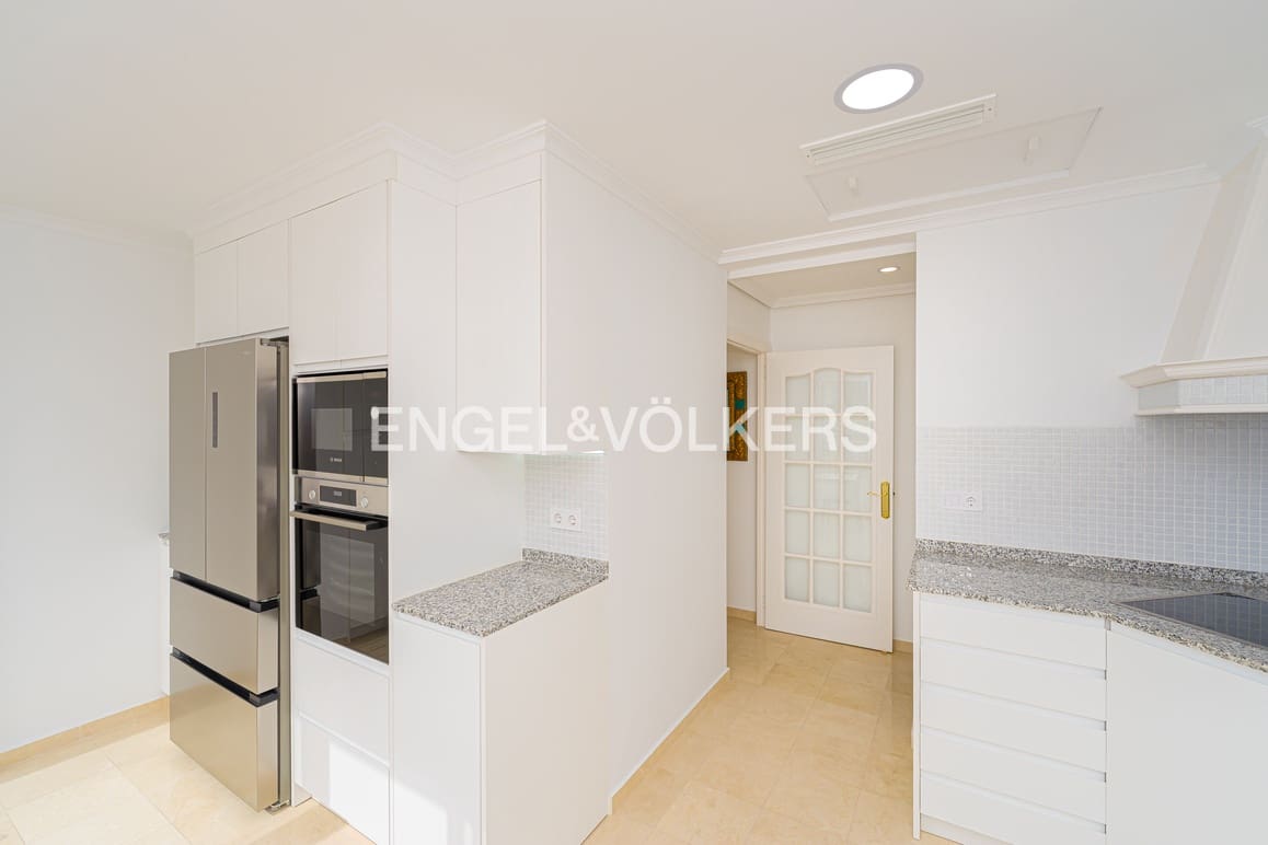 4 sovrum Takvåning till salu i Benidorm med garage - 1 350 000 € (Ref: 9981390)
