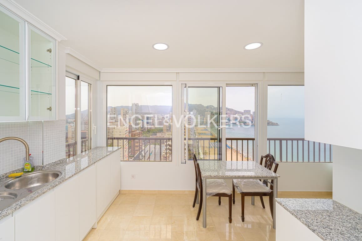 4 sovrum Takvåning till salu i Benidorm med garage - 1 350 000 € (Ref: 9981390)
