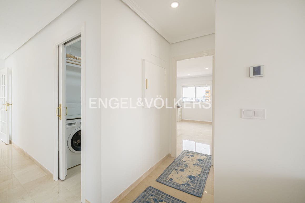 4 sovrum Takvåning till salu i Benidorm med garage - 1 350 000 € (Ref: 9981390)