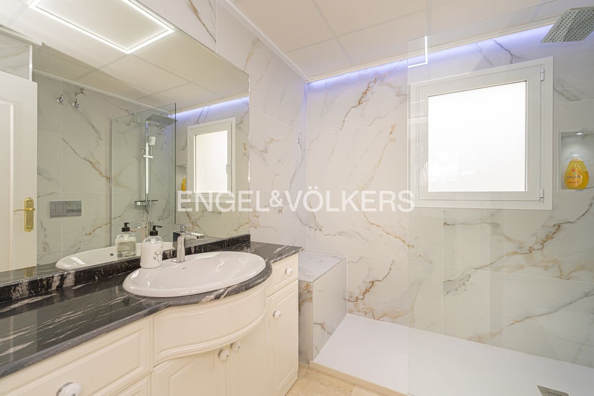 4 sovrum Takvåning till salu i Benidorm med garage - 1 350 000 € (Ref: 9981390)