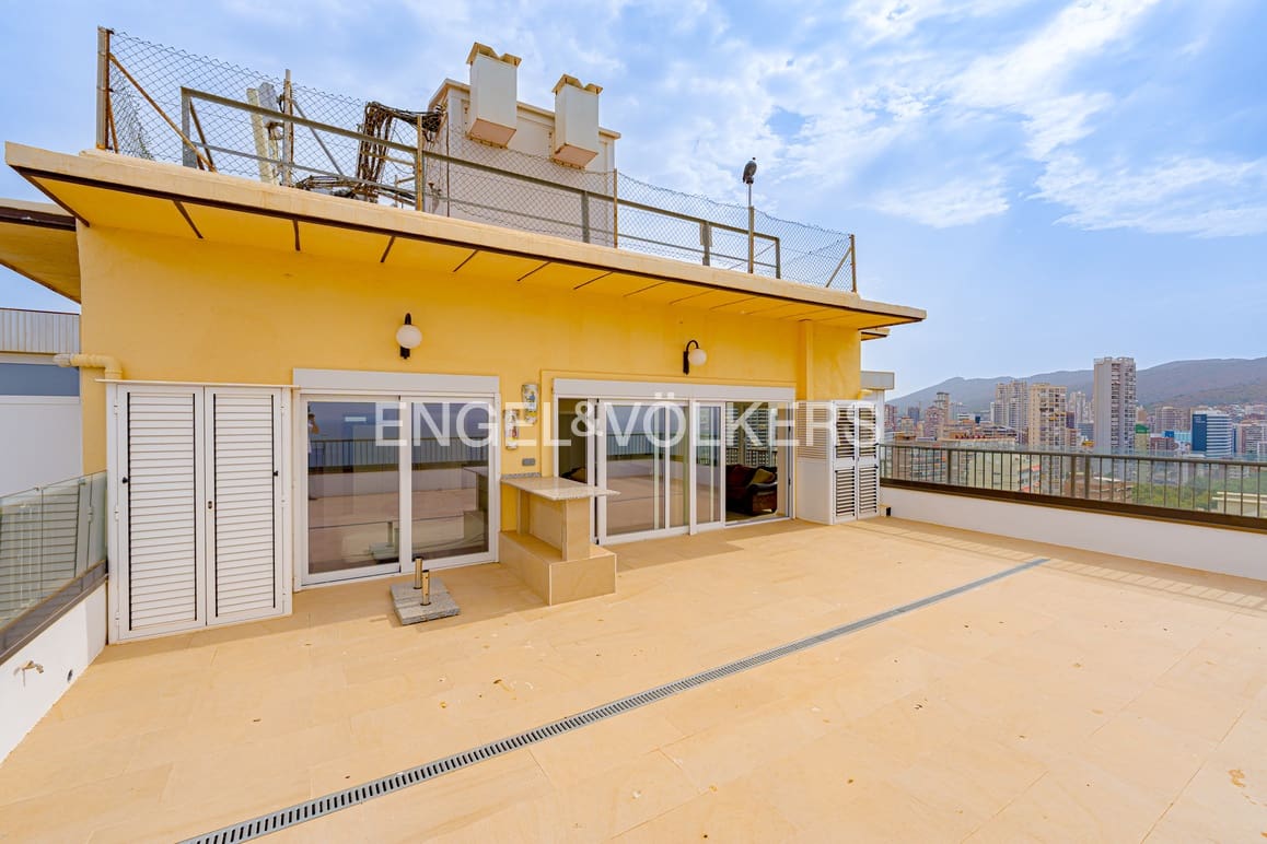 4 sovrum Takvåning till salu i Benidorm med garage - 1 350 000 € (Ref: 9981390)