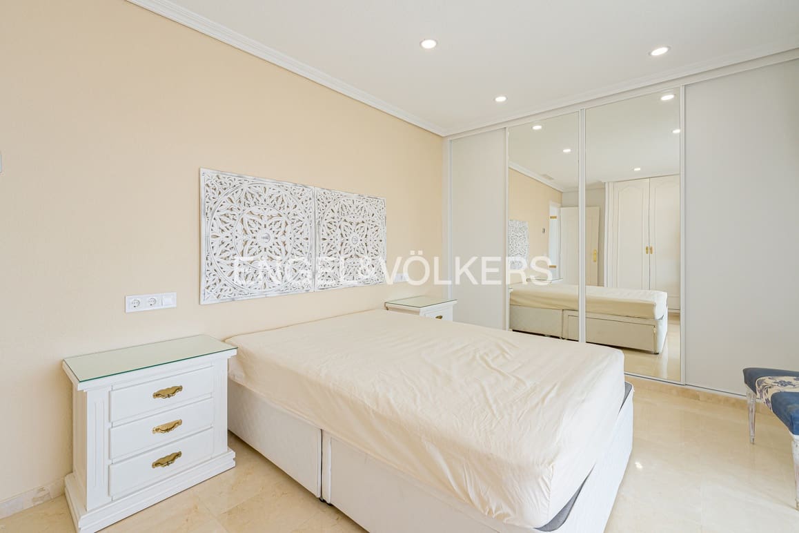 4 sovrum Takvåning till salu i Benidorm med garage - 1 350 000 € (Ref: 9981390)