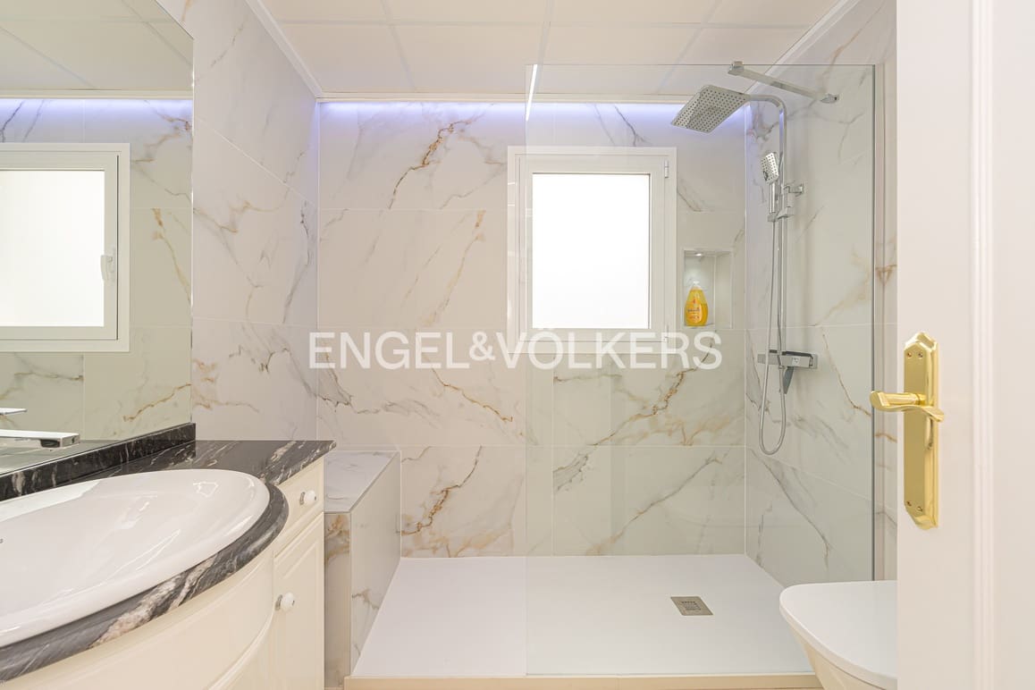 4 sovrum Takvåning till salu i Benidorm med garage - 1 350 000 € (Ref: 9981390)