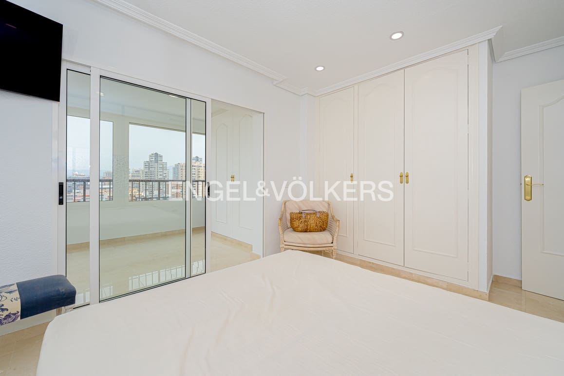 4 sovrum Takvåning till salu i Benidorm med garage - 1 350 000 € (Ref: 9981390)
