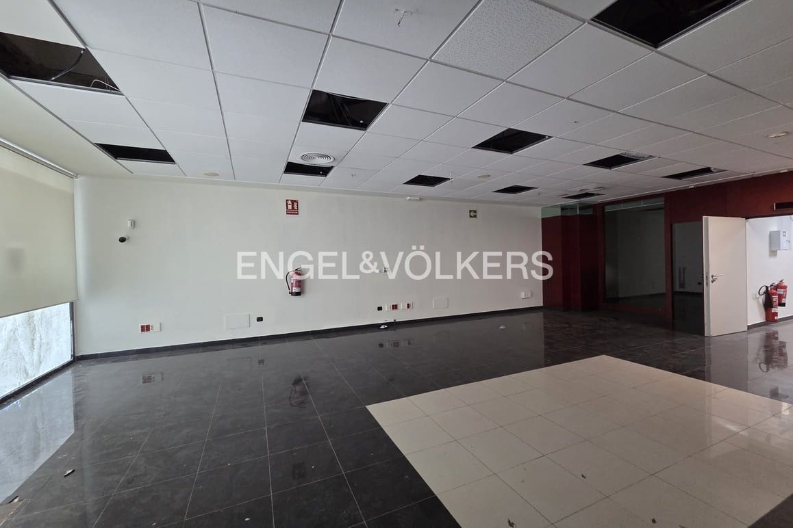 Commercieel te huur in Benidorm - € 2.800 (Ref: 9985328)