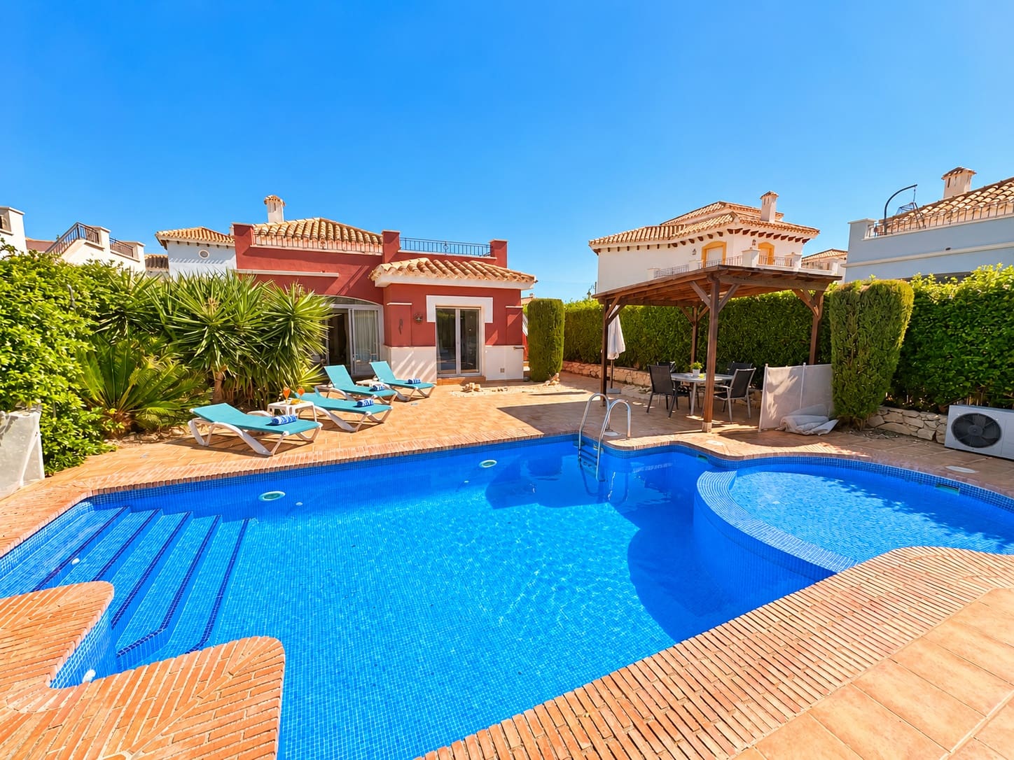 2 makuuhuone Huvila myytävänä paikassa Mar Menor Golf Resort mukana uima-altaan - 319 950 € (Ref: 10101379)