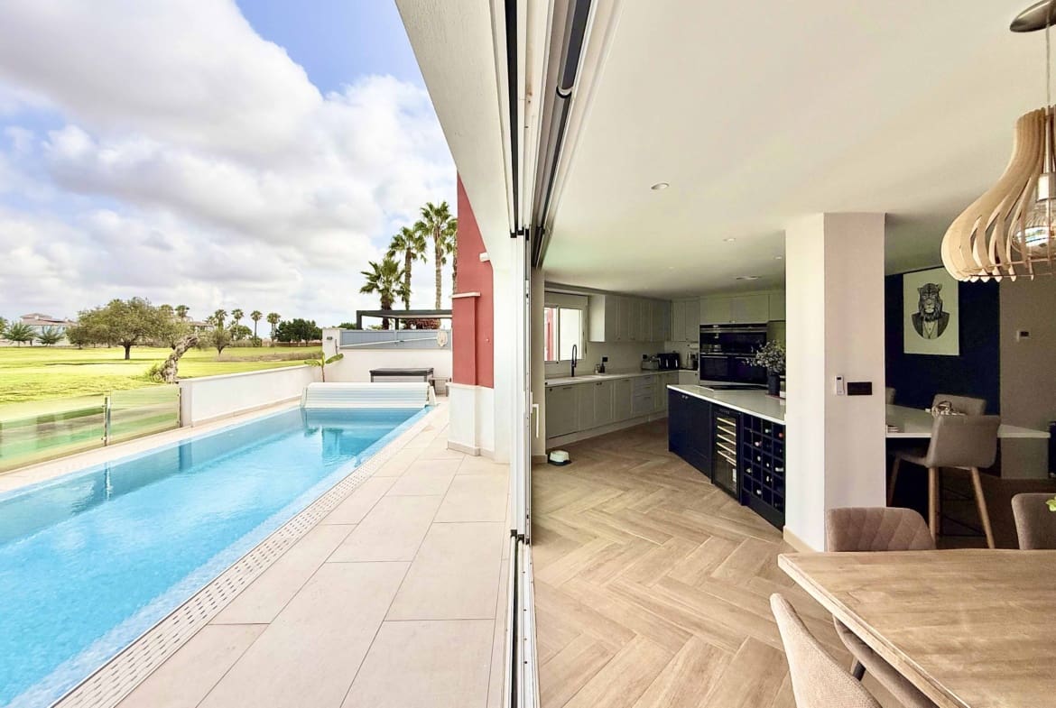4 camera da letto Villa in vendita in Mar Menor Golf Resort con piscina garage - 980.000 € (Rif: 10120607)