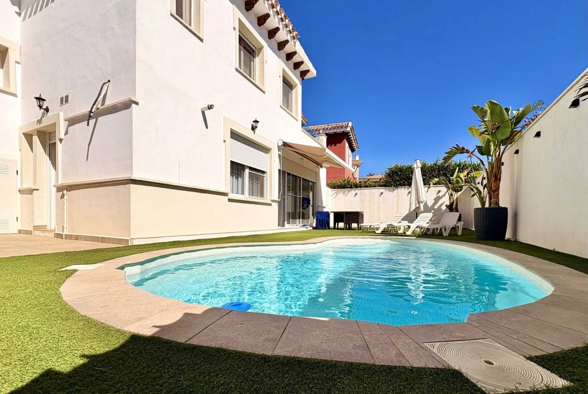 3 sovrum Villa till salu i Mar Menor Golf Resort med pool - 585 000 € (Ref: 10130673)