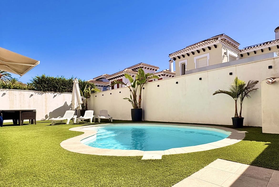 3 sovrum Villa till salu i Mar Menor Golf Resort med pool - 585 000 € (Ref: 10130673)