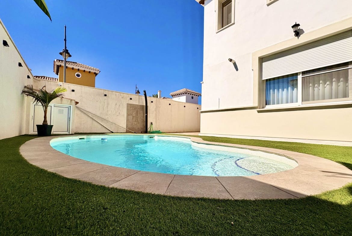 3 sovrum Villa till salu i Mar Menor Golf Resort med pool - 585 000 € (Ref: 10130673)