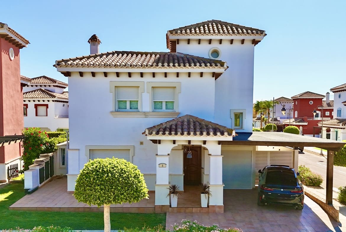 3 sovrum Villa till salu i Mar Menor Golf Resort med pool - 585 000 € (Ref: 10130673)