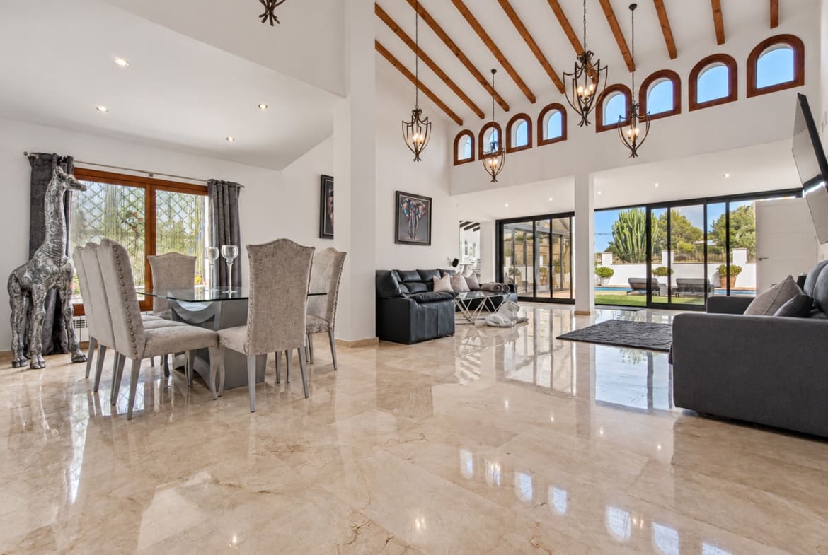 5 bedroom Villa for sale in El Valle Golf Resort with pool - € 949,500 (Ref: 10153110)