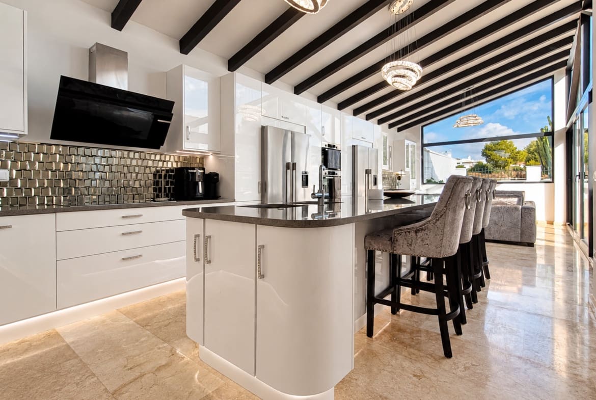 5 bedroom Villa for sale in El Valle Golf Resort with pool - € 949,500 (Ref: 10153110)