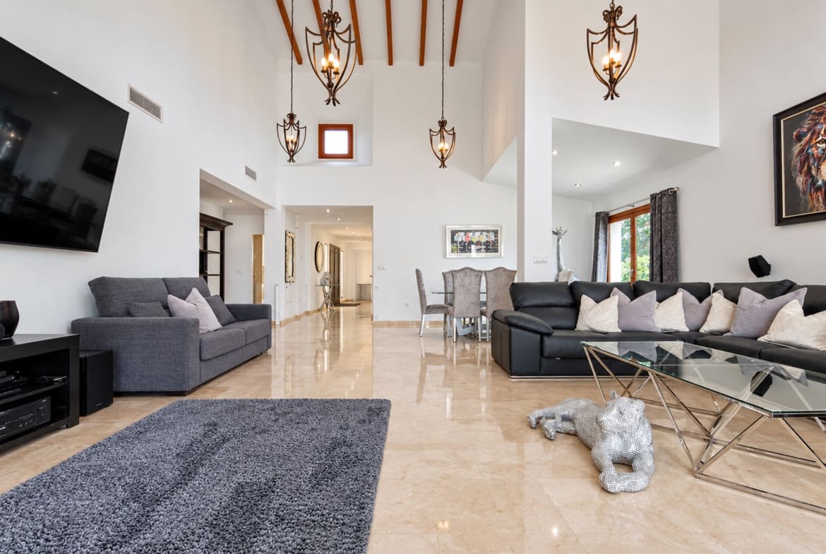 5 bedroom Villa for sale in El Valle Golf Resort with pool - € 949,500 (Ref: 10153110)