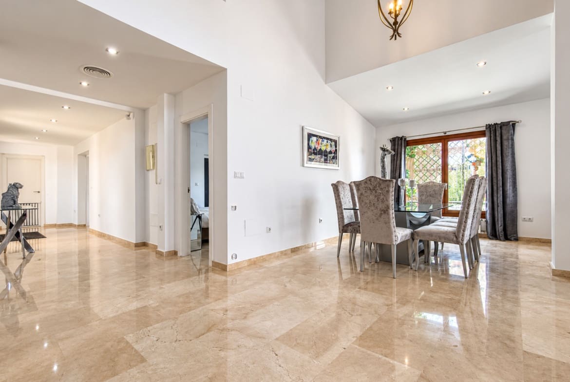 5 bedroom Villa for sale in El Valle Golf Resort with pool - € 949,500 (Ref: 10153110)