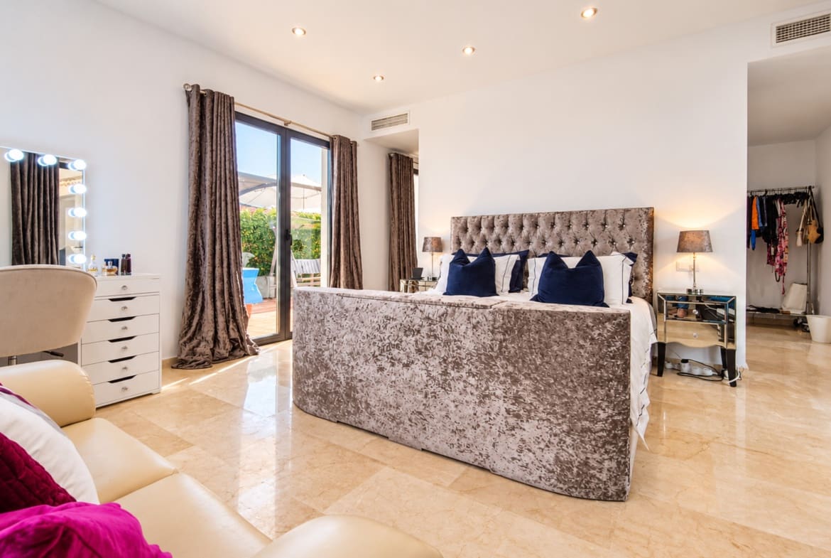 5 bedroom Villa for sale in El Valle Golf Resort with pool - € 949,500 (Ref: 10153110)