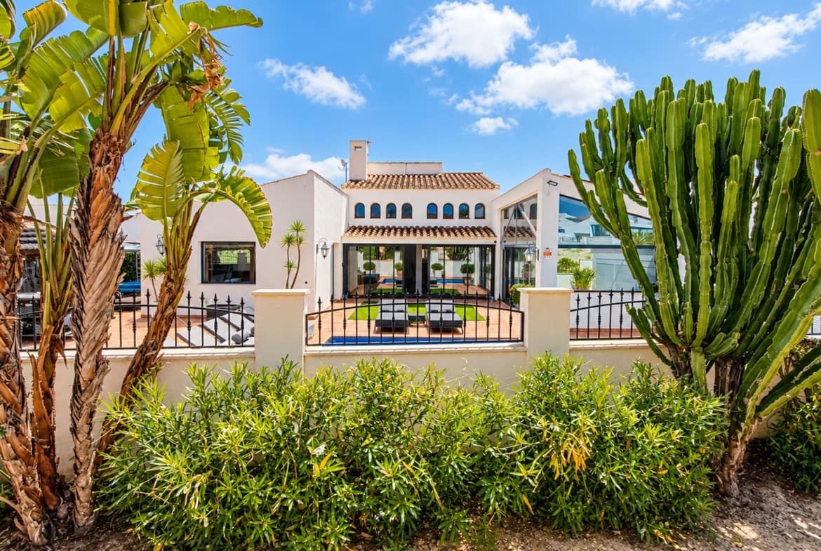 5 bedroom Villa for sale in El Valle Golf Resort with pool - € 949,500 (Ref: 10153110)