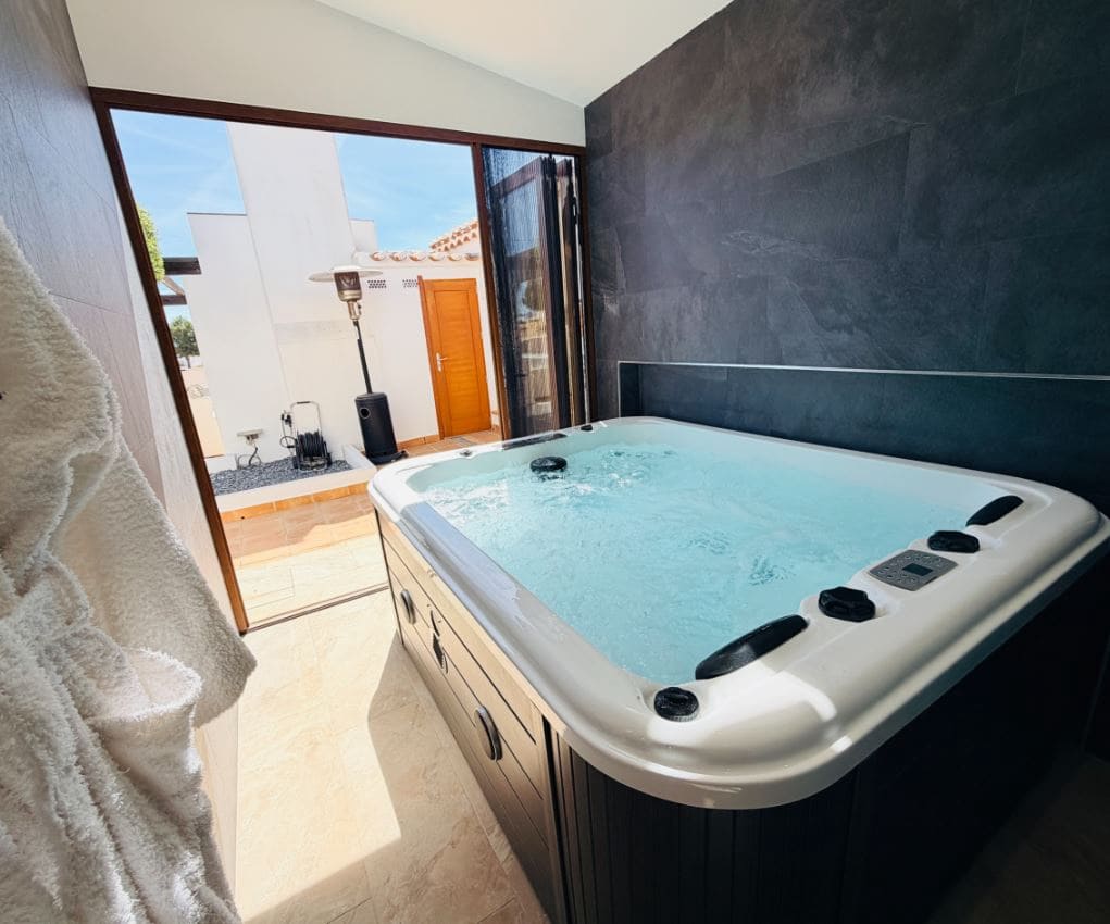 4 slaapkamer Villa te koop in El Valle Golf Resort met zwembad garage - € 925.000 (Ref: 10160327)