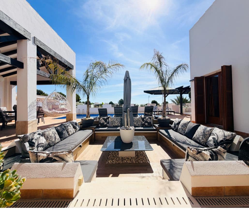 4 slaapkamer Villa te koop in El Valle Golf Resort met zwembad garage - € 925.000 (Ref: 10160327)