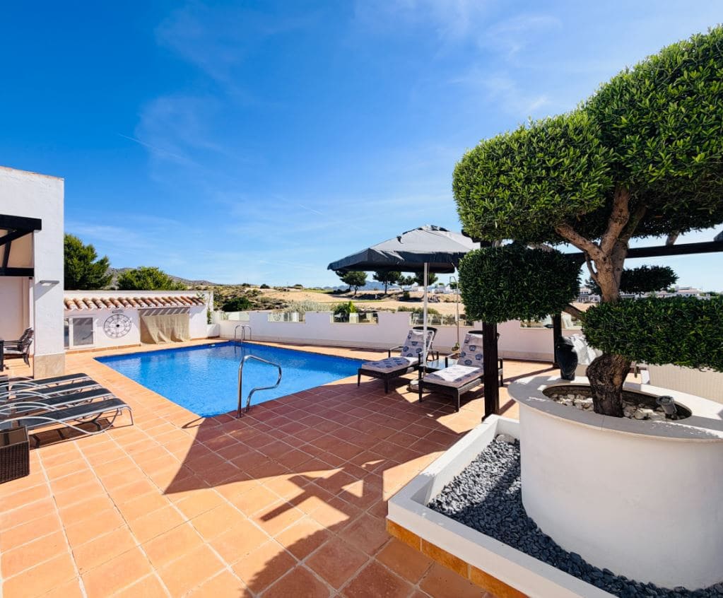4 slaapkamer Villa te koop in El Valle Golf Resort met zwembad garage - € 925.000 (Ref: 10160327)
